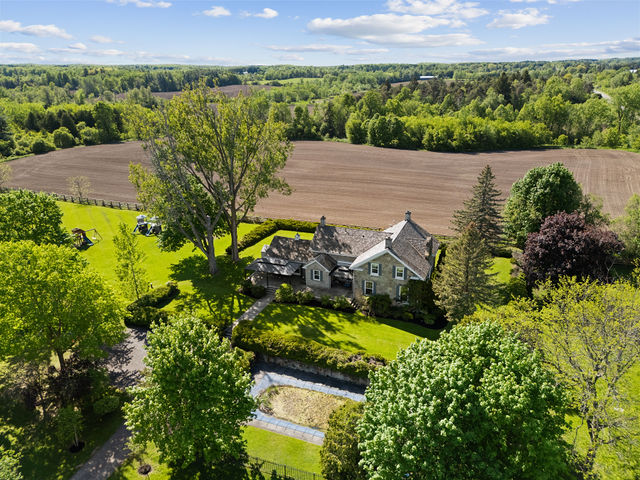 Dunvegan Farm surrounded by the Erin countryside